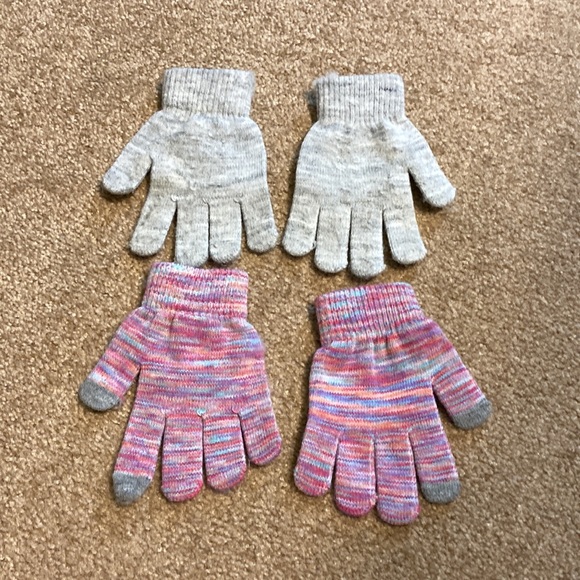 Two sets of girls gloves - Picture 2 of 2
